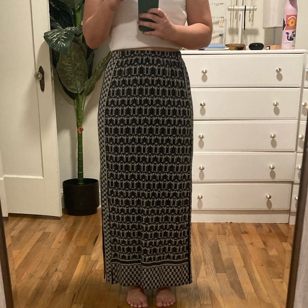 Maxi skirt w slits